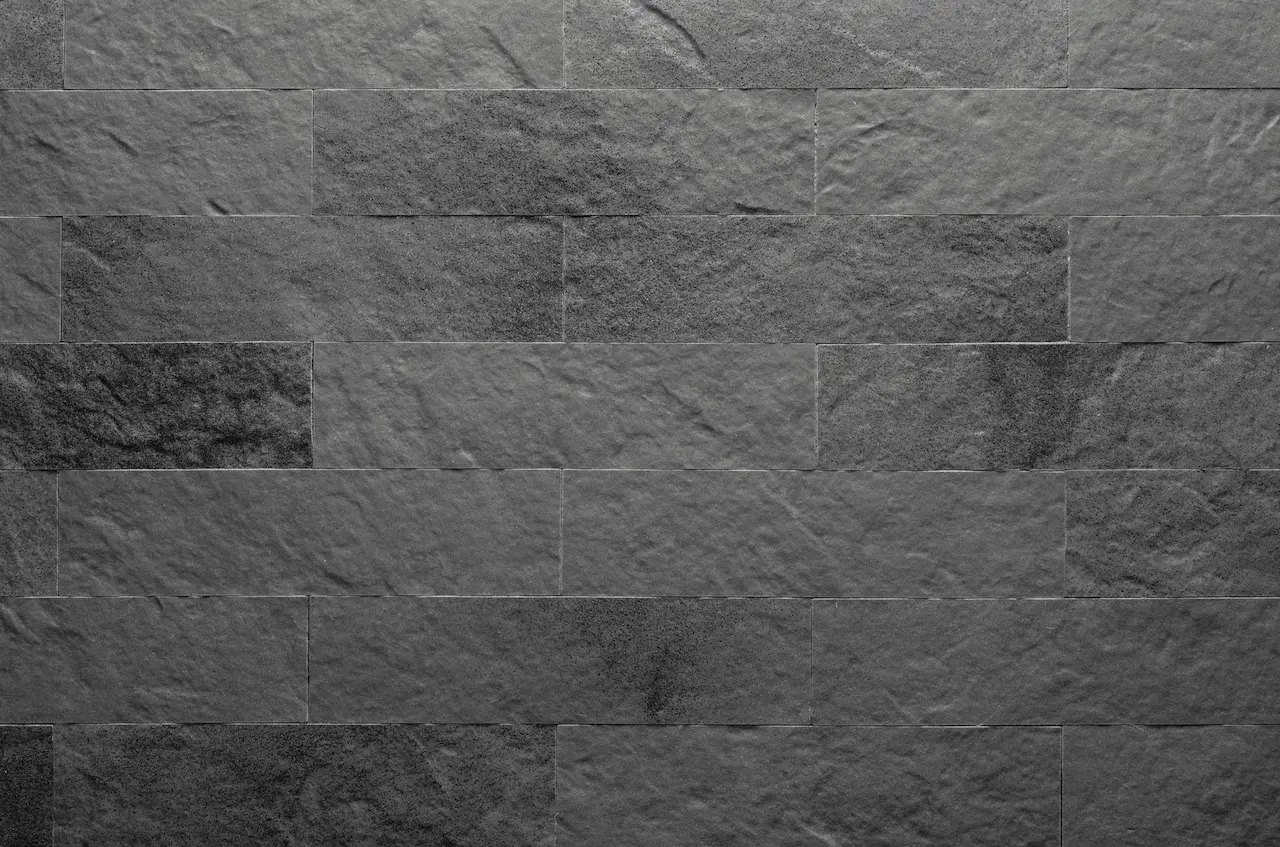 Gray flexible brick-look tile BR05 Gray Cold Rock: elongated modules with white and black granules and thin dark joints