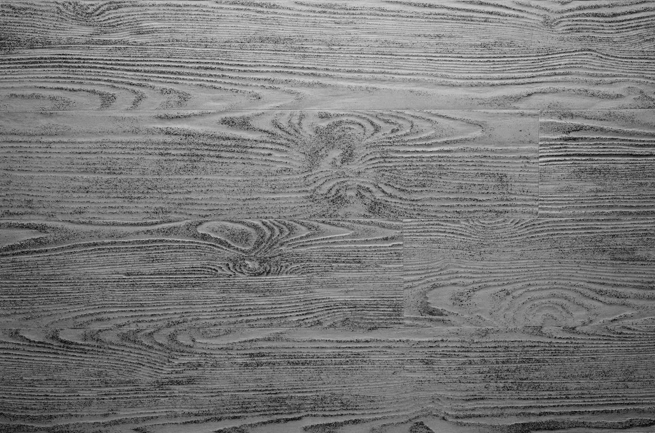 Grey W04 Forest Beech flexible tiles with pronounced wood-grain relief and white granules
