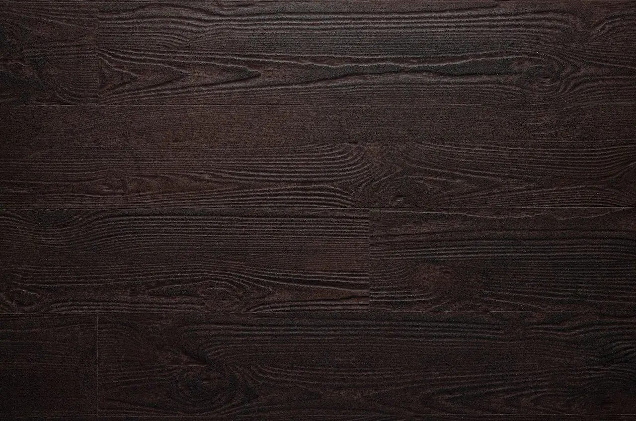 Dark brown W07 Wenge flexible tiles with deep wood-grain relief and black granules