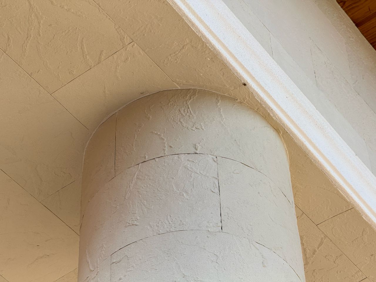 Column clad in light flexible stone, detail of the curve and the joints