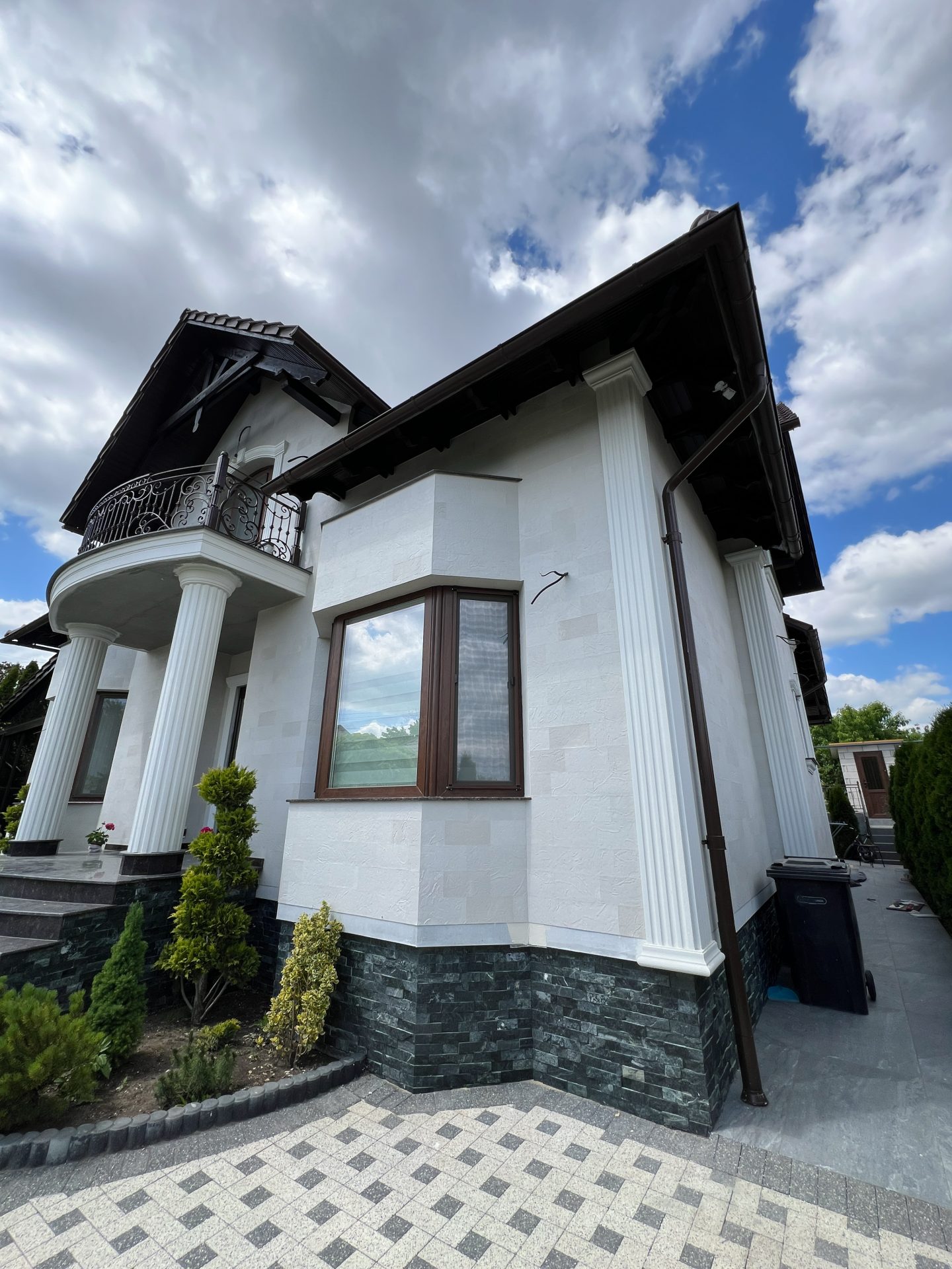 Flexible stone — the extended facade of a complex — 7