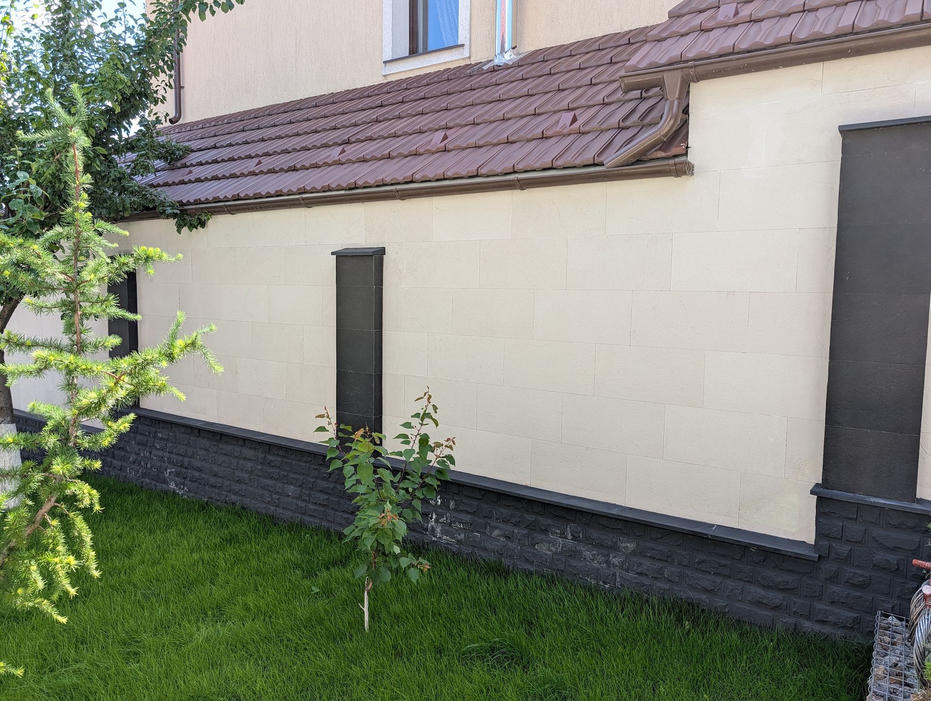 Slate Beige flexible cladding — facade detail — 52