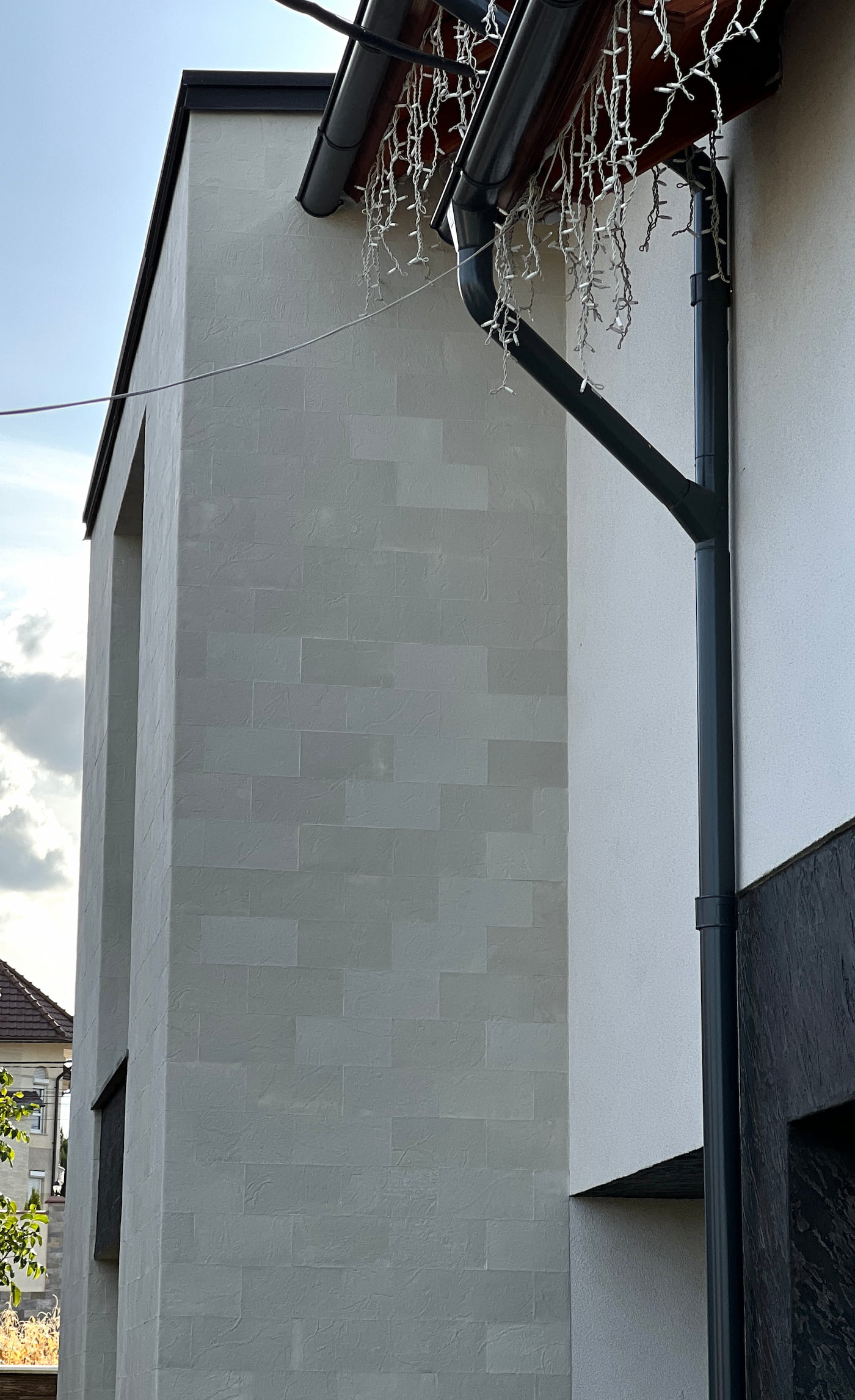 Flexible stone tiles – private house at Telecentru — 3