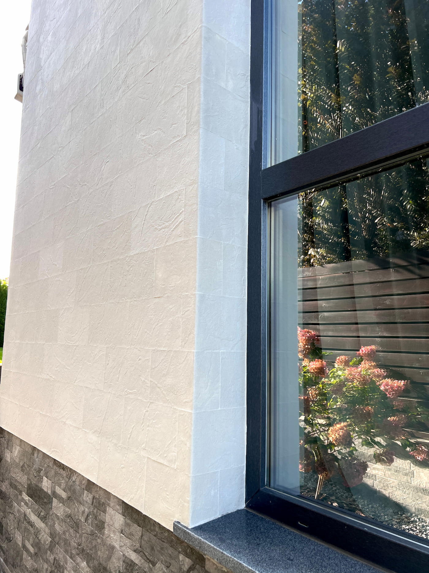 Flexible stone tiles – private house at Telecentru — 4