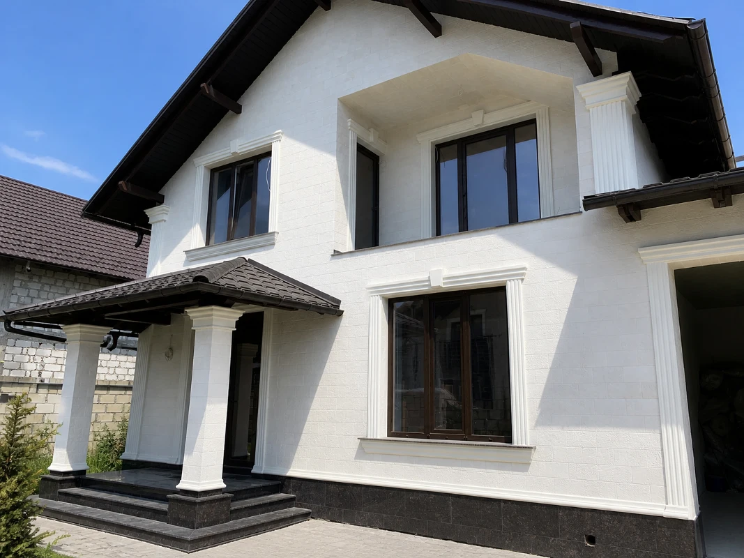 Manor in Durlesti — flexible tile facade